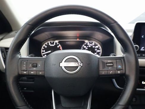 Used 2025 Nissan Rogue SV w/ SV Premium Package image 14