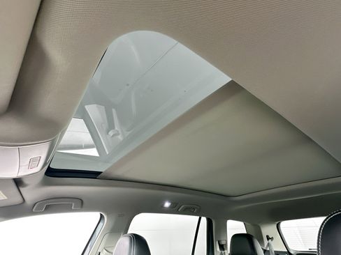 Used 2023 Volkswagen Atlas SE image 21