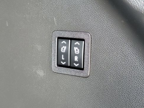 Certified 2023 Buick Enclave Avenir image 35