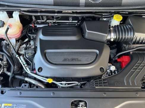Used 2023 Chrysler Voyager LX image 25