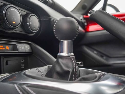 New 2026 MAZDA MX-5 Miata Club w/ Appearance Package RWD image 25