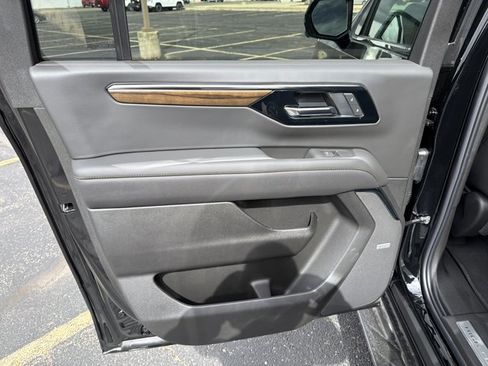 New 2026 Chevrolet Suburban High Country image 23