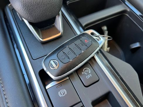 Used 2025 Nissan Pathfinder SV image 22