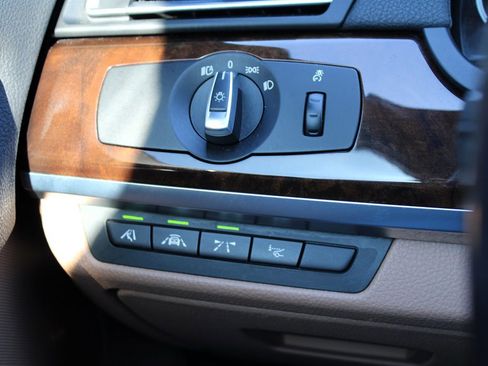 Used 2013 BMW 740Li image 28