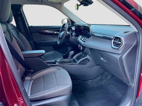 Used 2024 Chevrolet TrailBlazer LT image 25