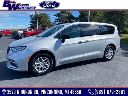 Used 2024 Chrysler Pacifica Touring-L