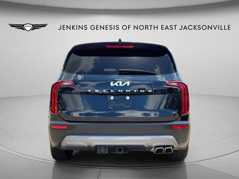 Used 2022 Kia Telluride EX w/ EX Premium Package FWD image 3