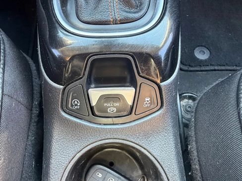 Used 2021 Jeep Compass Limited w/ Sun and Sound Group AWD/4WD image 22