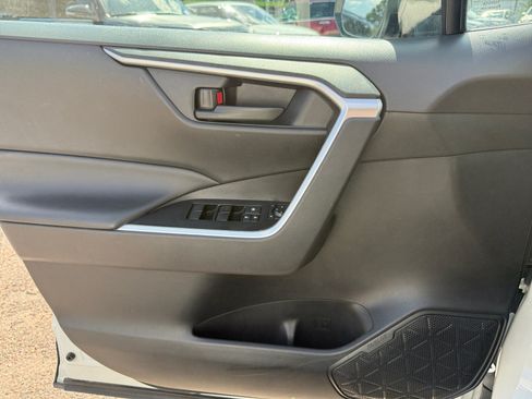 Used 2025 Toyota RAV4 LE AWD/4WD image 13