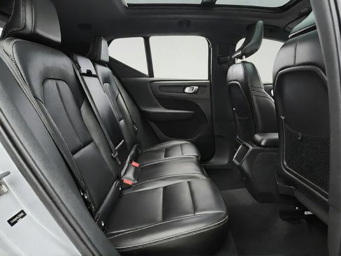 Used 2020 Volvo XC40 T5 Momentum AWD/4WD image 30