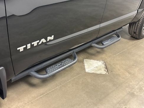 Used 2021 Nissan Titan SV w/ Accessory Utility Package image 11