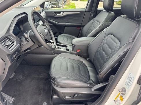 Used 2023 Ford Escape Platinum w/ Premium Technology Package AWD/4WD image 8