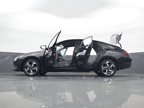 Certified 2023 Hyundai Elantra SEL w/ Convenience Package FWD image 34