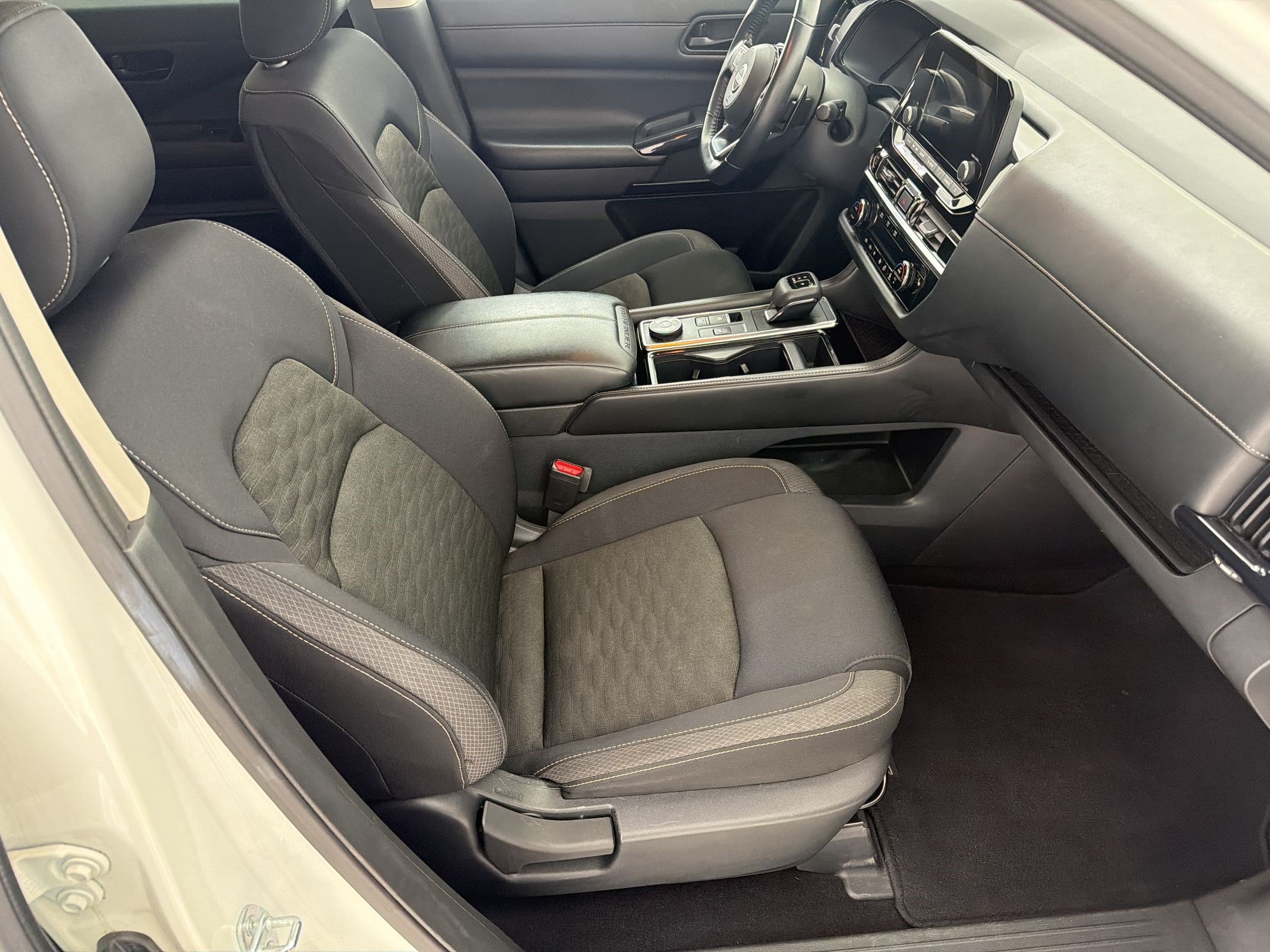 Used 2023 Nissan Pathfinder SV AWD/4WD image 21