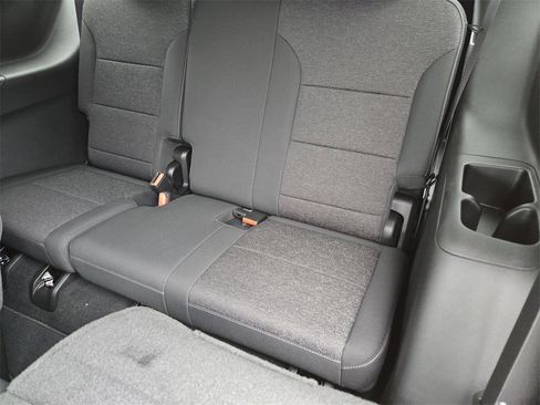 New 2026 Chevrolet Traverse LT image 15