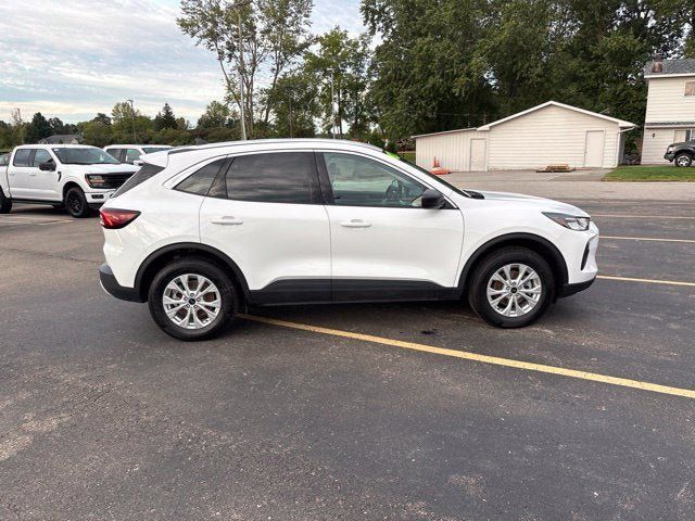 Used 2024 Ford Escape Active w/ Tech Pack #1 AWD/4WD image 2