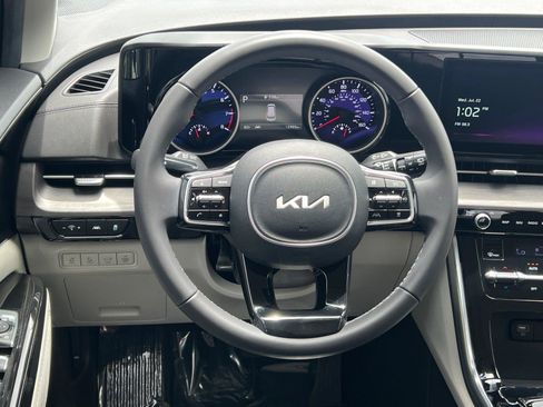 Used 2024 Kia Carnival EX FWD image 23