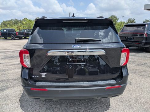 Used 2024 Ford Explorer XLT RWD image 5