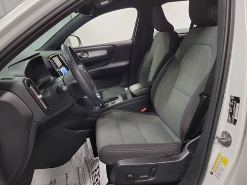 Used 2024 Volvo XC40 B5 Core AWD/4WD image 13