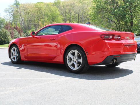 Used 2022 Chevrolet Camaro LT RWD image 5