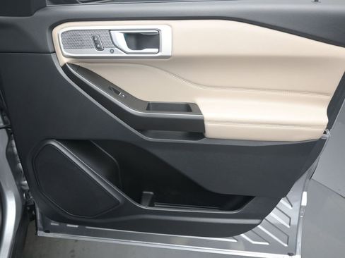 Used 2020 Ford Explorer Limited w/ Hybrid Equipment Group 310A image 17