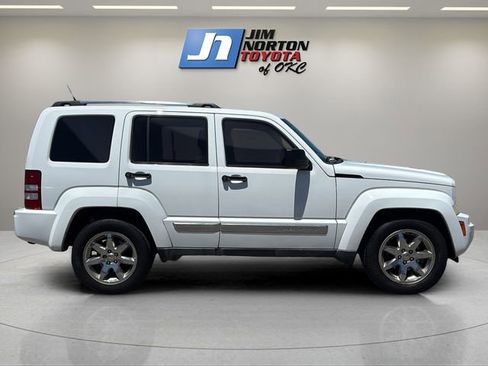 Used 2011 Jeep Liberty Limited w/ Tire & Wheel Group AWD/4WD image 4