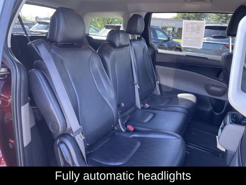 Used 2025 Kia Carnival FWD image 25