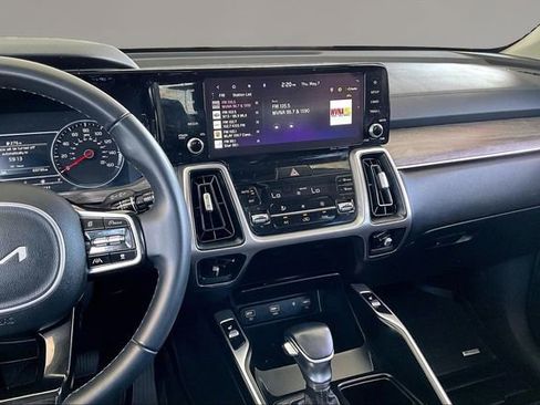 Used 2023 Kia Sorento EX w/ Panoramic Sunroof Package FWD image 9