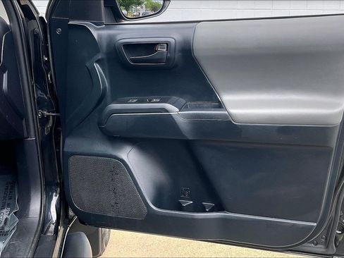 Used 2019 Toyota Tacoma SR AWD/4WD image 28