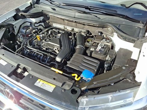 Used 2023 Volkswagen Taos SE w/ Black Wheel Package image 28