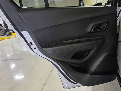 Used 2017 Chevrolet Trax LT w/ LT Convenience Package image 10