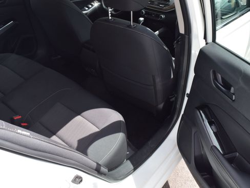Used 2023 Nissan Altima 2.5 SV AWD/4WD image 7