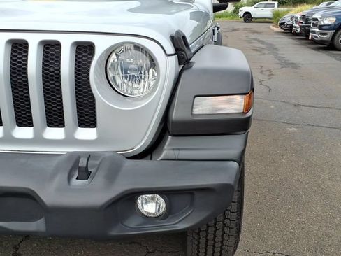 Used 2022 Jeep Wrangler Unlimited Sport w/ Sun And Sound Package AWD/4WD image 4