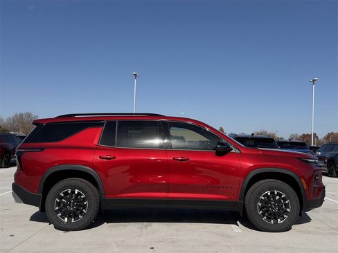 New 2026 Chevrolet Traverse Z71 w/ Enhanced Driving Package image 3