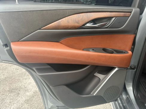 Used 2019 Cadillac Escalade Luxury image 35