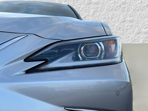 New 2025 Lexus ES 350 w/ Premium Package image 9