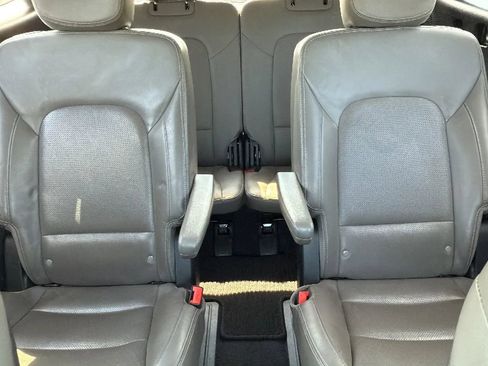 Used 2017 Hyundai Santa Fe Limited image 8