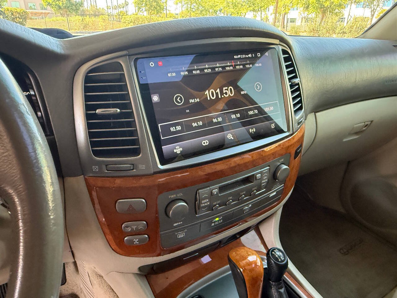 Used 2006 Lexus LX 470 4WD w/ Preferred Accessory Pkg image 18