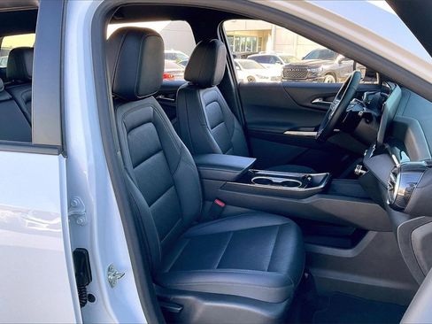 Used 2025 Chevrolet Equinox LT w/ Convenience Package II image 7