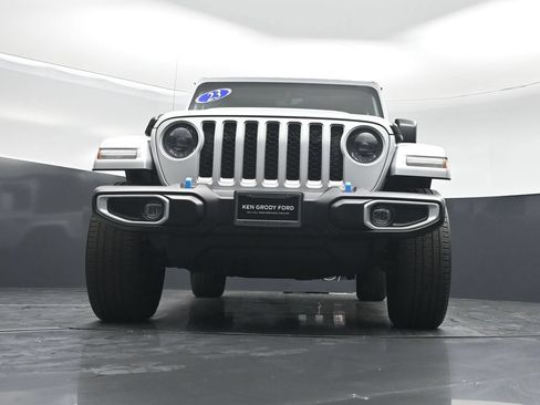 Used 2023 Jeep Wrangler Unlimited Sahara w/ Cold Weather Group AWD/4WD image 43