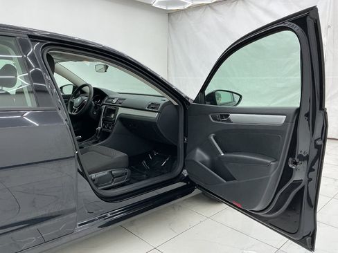 Used 2018 Volkswagen Passat 2.0T S w/ Driver Assistance Package FWD image 17