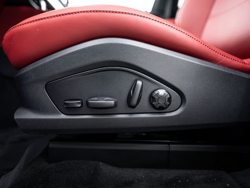 New 2025 Porsche Macan 4S Electric image 18