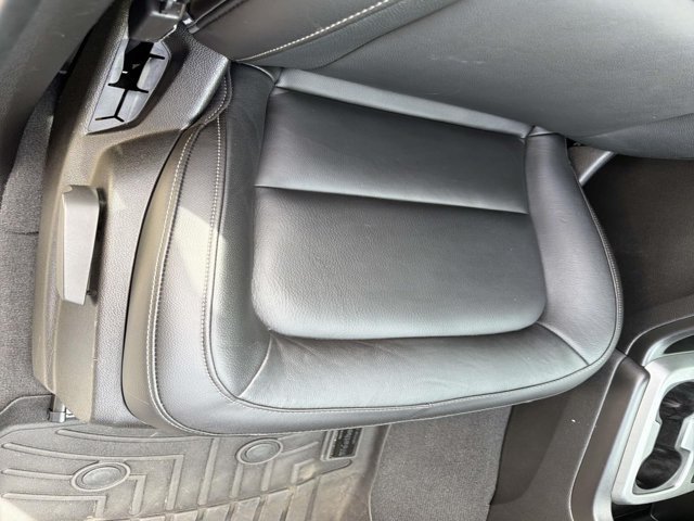 Used 2022 Chevrolet Colorado LT w/ Luxury Package RWD image 15