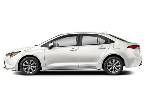 Used 2025 Toyota Corolla LE image 3