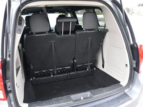 Used 2019 Dodge Grand Caravan SXT image 14