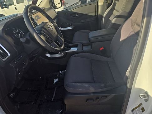 Used 2025 Nissan Frontier SV w/ SV Convenience Package image 14