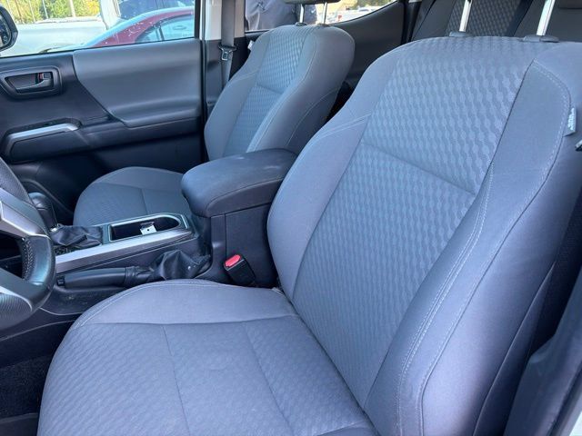 Used 2022 Toyota Tacoma SR5 RWD image 9