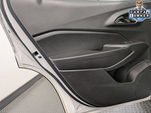 Used 2024 Chevrolet Trax RS w/ Sunroof Package FWD image 23