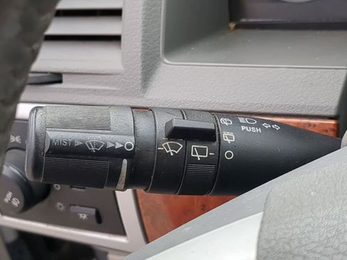 Used 2008 Chrysler Town & Country Touring FWD image 23