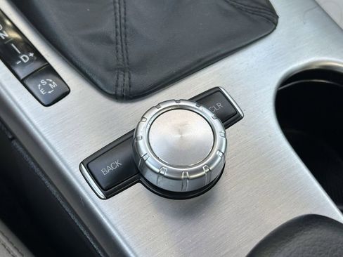 Used 2013 Mercedes-Benz SLK 250 image 25